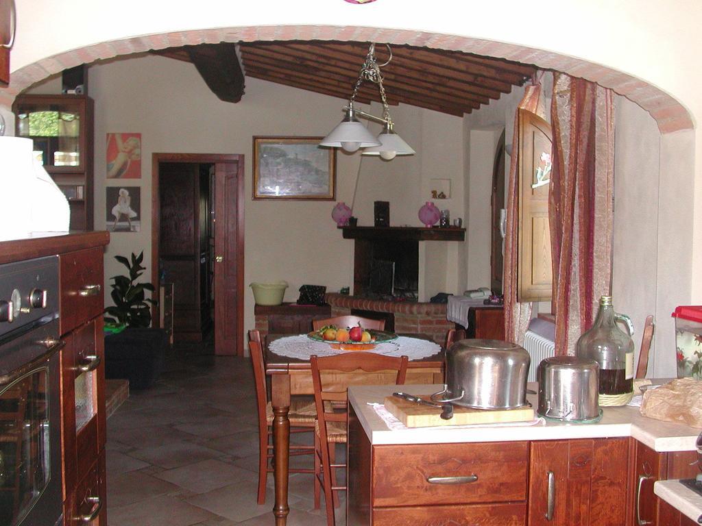 Casale Il Colombaio Di Toiano Casa de hóspedes Valli Exterior foto